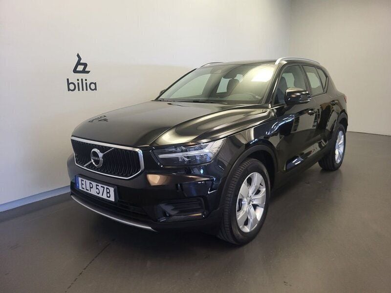 Svart Begagnad 2022 Volvo XC40 Momentum SUV | 279 500 kr (Bra pris) - Bild 1/3