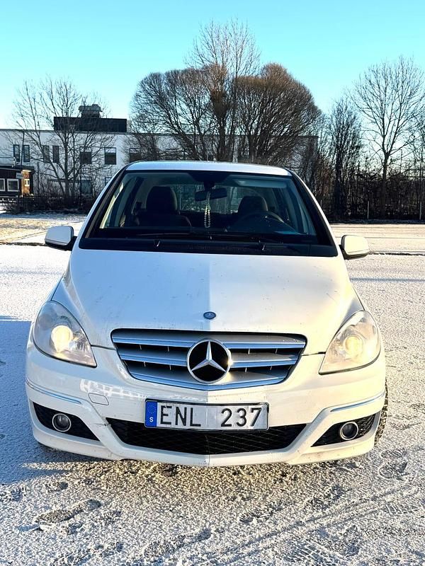 Begagnad Mercedes B160 95 HK (69 kW) 2010 Minibuss