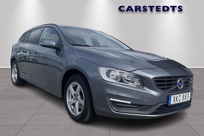 Grå Begagnad 2018 Volvo V60 Standard Kombi | 154 800 kr (Marknadspris) - Bild 1/4