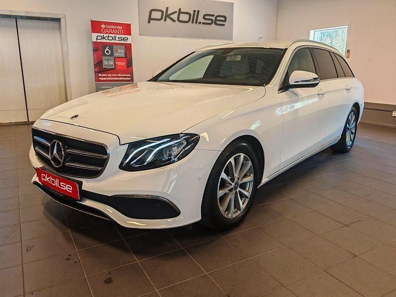 Vit Begagnad 2018 Mercedes E200 Avantgarde Kombi | 229 000 kr (Marknadspris) - Bild 1/4