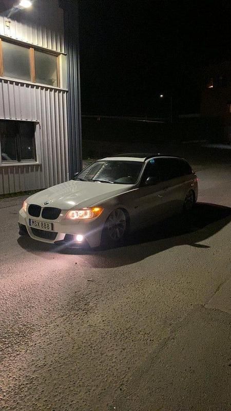 Begagnad 2012 BMW 320 Kombi | 115 000 kr - Bild 1/4