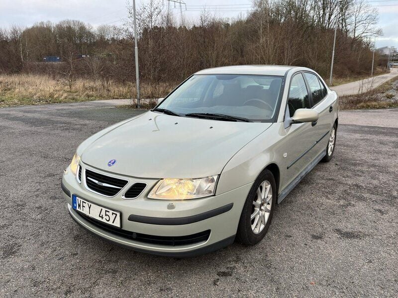 Gul Begagnad 2005 Saab 9-3 Linear Sedan | 20 000 kr (Marknadspris) - Bild 1/4