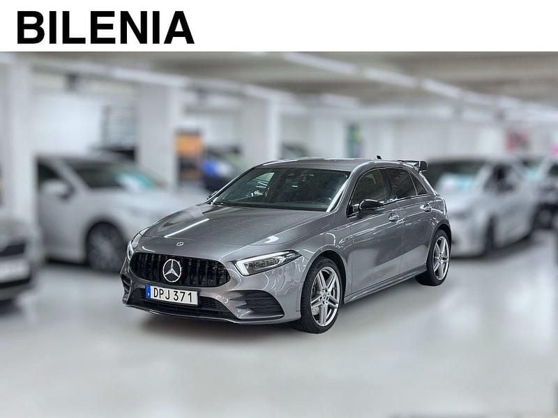 Mörkgrå (grå) Begagnad 2020 Mercedes A250 AMG Halvkombi | 254 900 kr (Marknadspris) - Bild 1/3