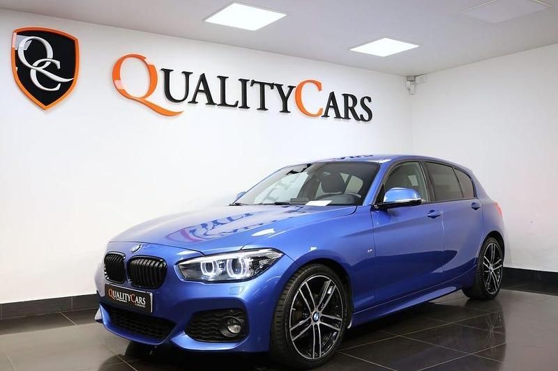 Blå Begagnad 2018 BMW 118 M Sport Halvkombi | 149 000 kr (Marknadspris) - Bild 1/4