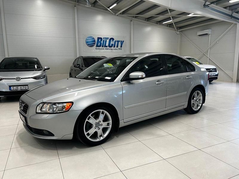 Ljusgrå Begagnad 2007 Volvo S40 Momentum Sedan | 59 898 kr (Dyr) - Bild 1/4