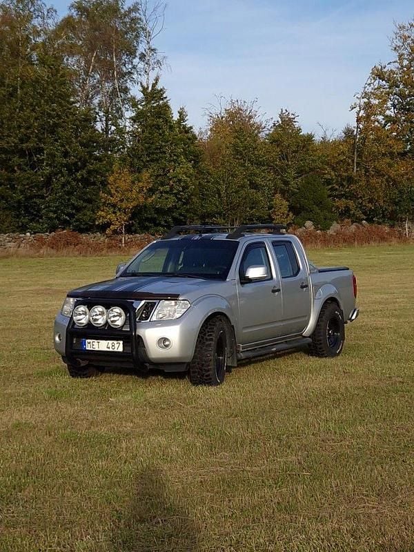 Silver Begagnad 2012 Nissan Navara Pickup | 95 000 kr (Lite dyr) - Bild 1/4