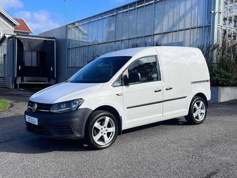 Vit Begagnad 2018 VW Caddy Minibuss | 89 900 kr (Superpris) - Bild 1/4