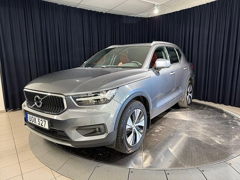 Grå metallic Begagnad 2018 Volvo XC40 Momentum SUV | 284 900 kr (Bra pris) - Bild 1/3