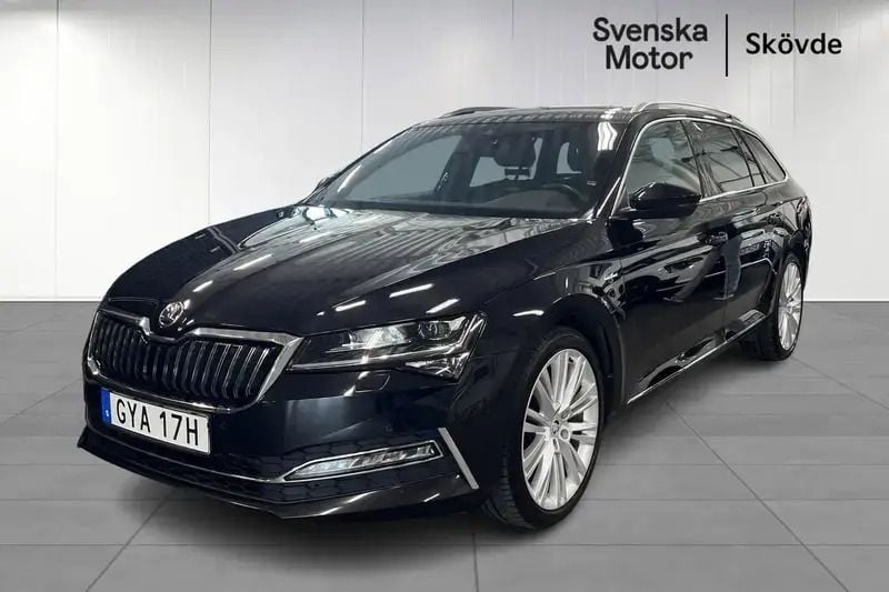 Svart Begagnad 2021 Skoda Superb Business Line Kombi | 304 200 kr (Marknadspris) - Bild 1/4