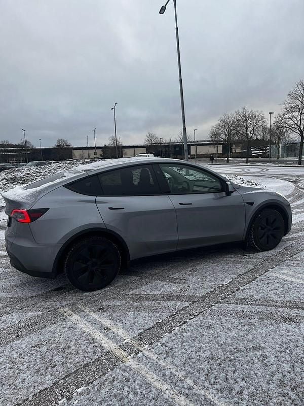 Begagnad Tesla Model Y Long Range AWD 378 kW (514 HK) 2024 SUV