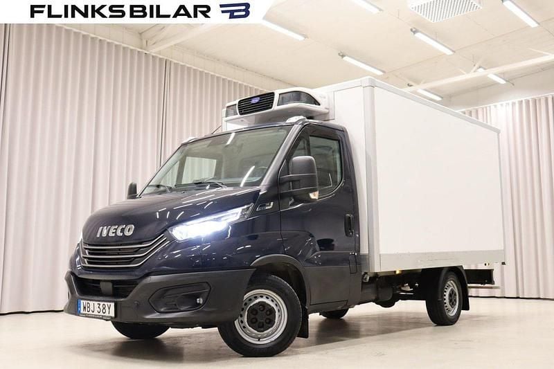 Flerfärgad Begagnad 2023 Iveco Daily Van | 379 700 kr (Marknadspris) - Bild 1/4