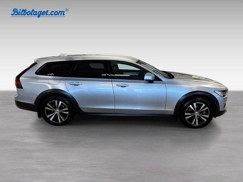 Begagnad Volvo V90 CC Core 200 HK (147 kW) 2023 Silver Kombi