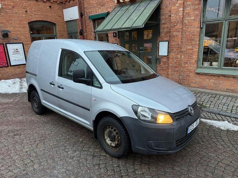 Begagnad VW Caddy 110 HK (80 kW) 2014 Silver Minibuss