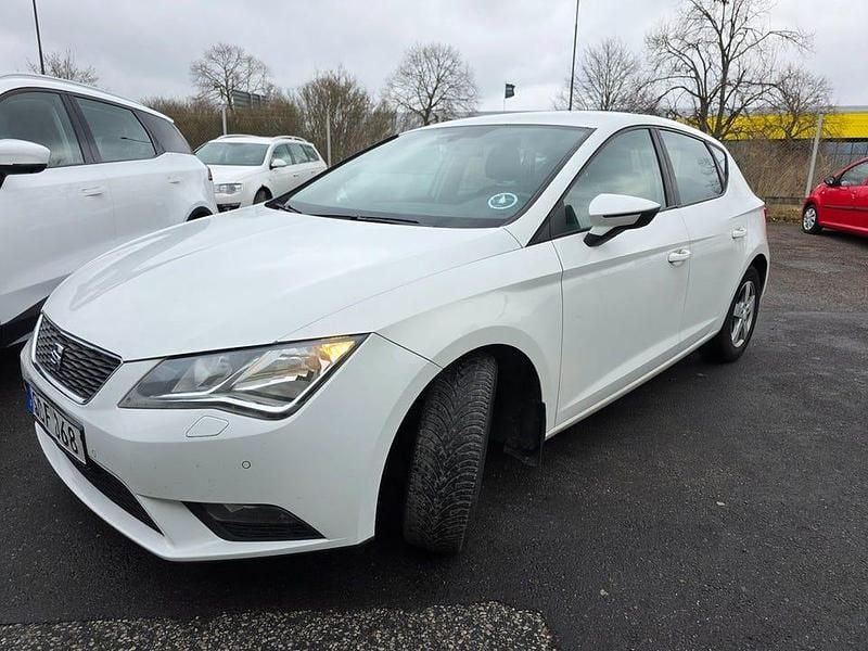 Begagnad Seat Leon Style 105 HK (77 kW) 2014 Vit Halvkombi
