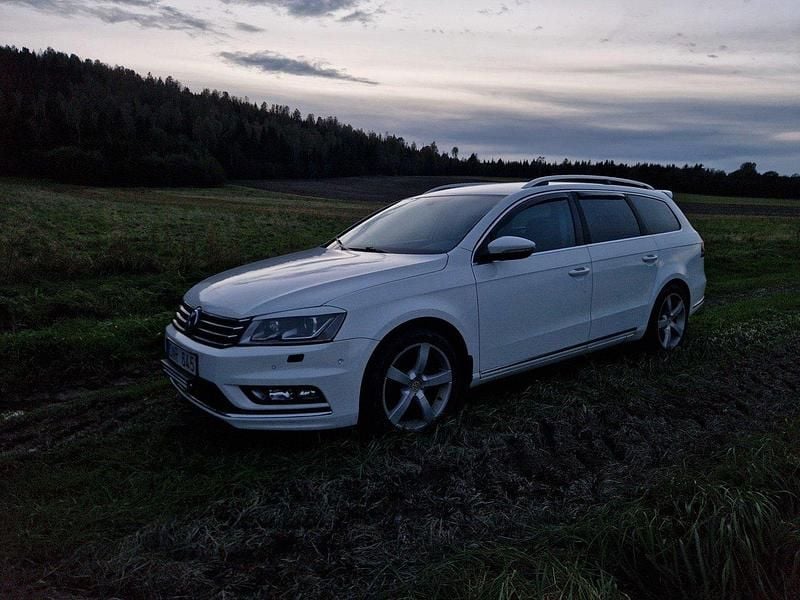 Vit Begagnad 2012 VW Passat Kombi | 60 000 kr (Marknadspris) - Bild 1/4