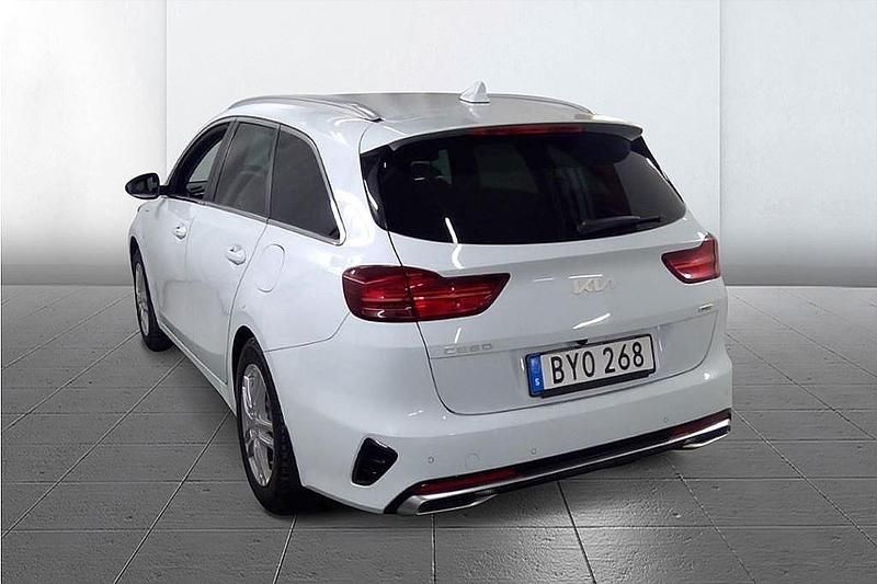 Begagnad Kia Ceed Sportswagon Advance 105 HK (77 kW) 2021 Vit Kombi