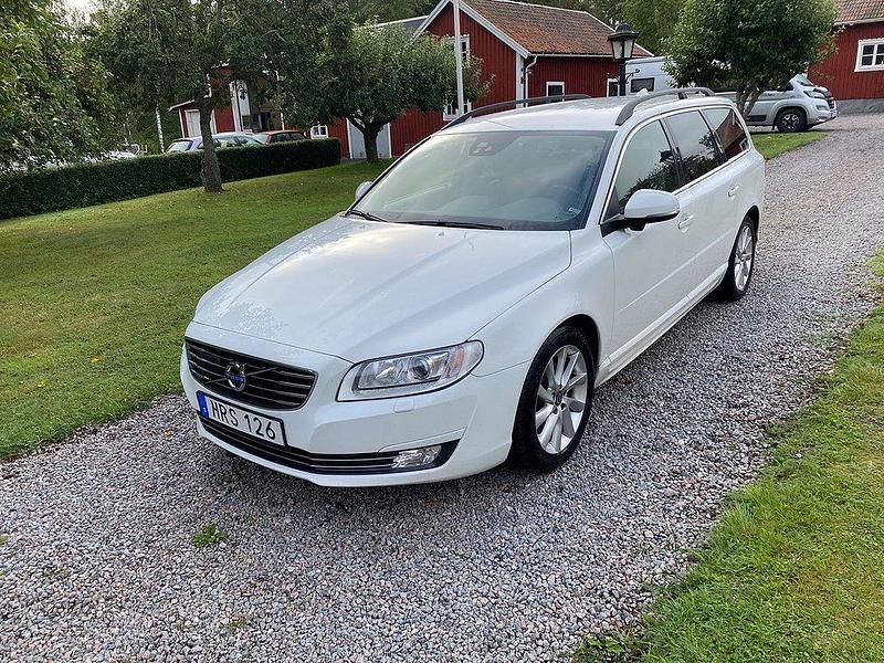 Vit Begagnad 2015 Volvo V70 Momentum Kombi | 92 500 kr (Marknadspris) - Bild 1/4