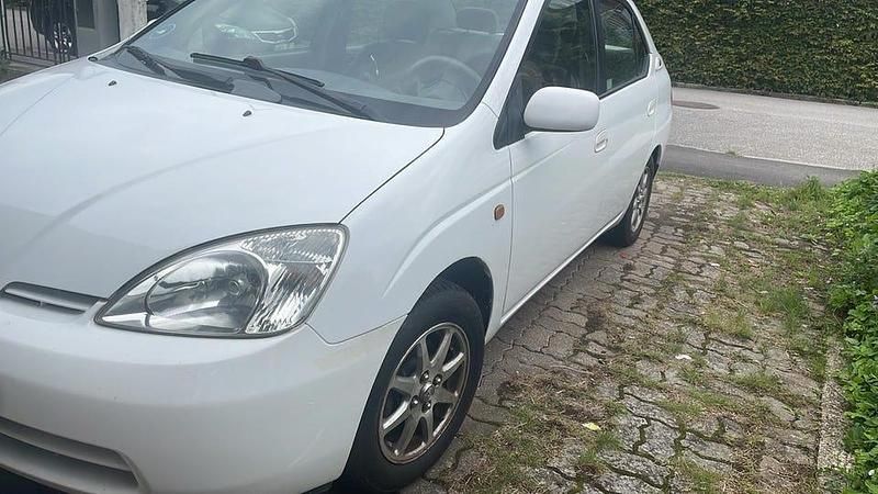 Begagnad Toyota Prius 72 HK (52 kW) 2001 Sedan