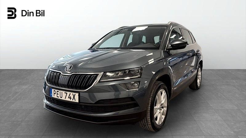 Grå Begagnad 2020 Skoda Karoq Style SUV | 219 900 kr (Marknadspris) - Bild 1/4