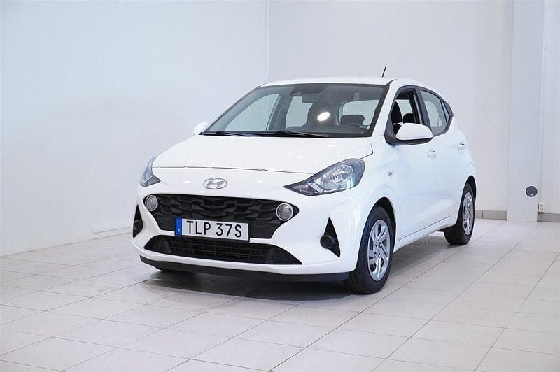 Vit Begagnad 2020 Hyundai i10 Essential Halvkombi | 119 900 kr (Marknadspris) - Bild 1/4