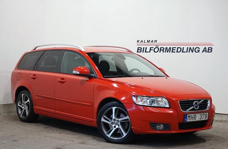 Röd Begagnad 2012 Volvo V50 Momentum Kombi | 99 500 kr (Dyr) - Bild 1/4