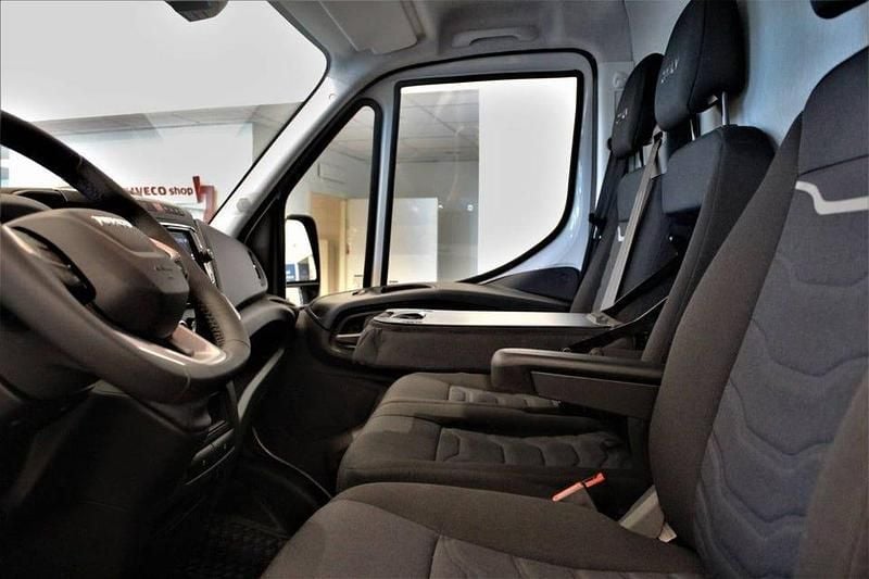 Ny Iveco Daily 136 HK (100 kW) 2025 Vit Van