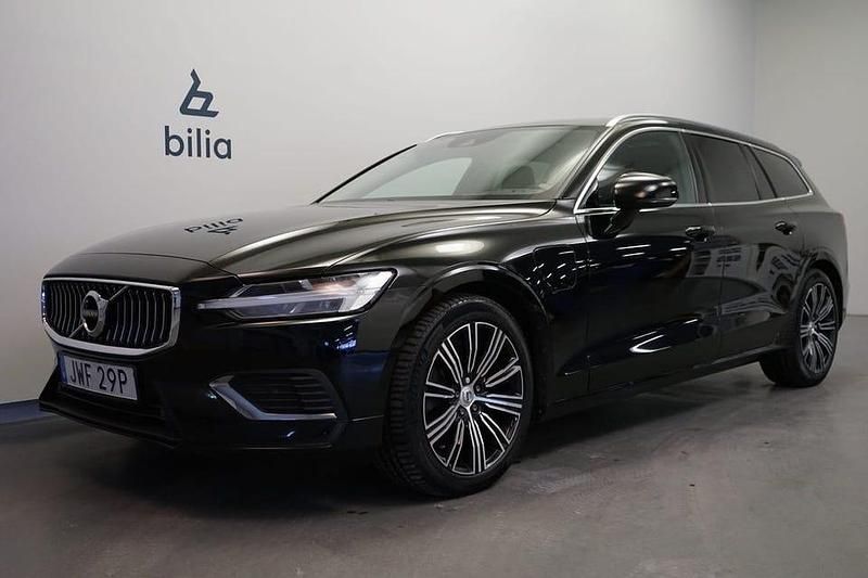 Svart Begagnad 2022 Volvo V60 Inscription Kombi | 329 500 kr - Bild 1/3