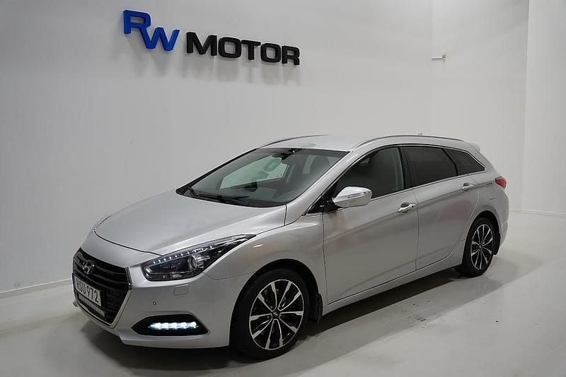 Silver Begagnad 2015 Hyundai i40 Kombi | 109 800 kr (Marknadspris) - Bild 1/4