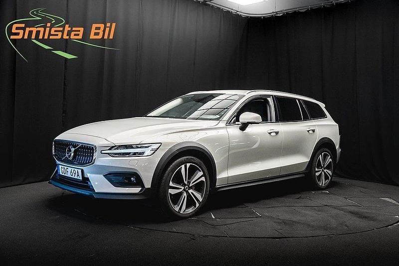 Vit Begagnad 2020 Volvo V60 CC Pro Kombi | 308 600 kr (Marknadspris) - Bild 1/3