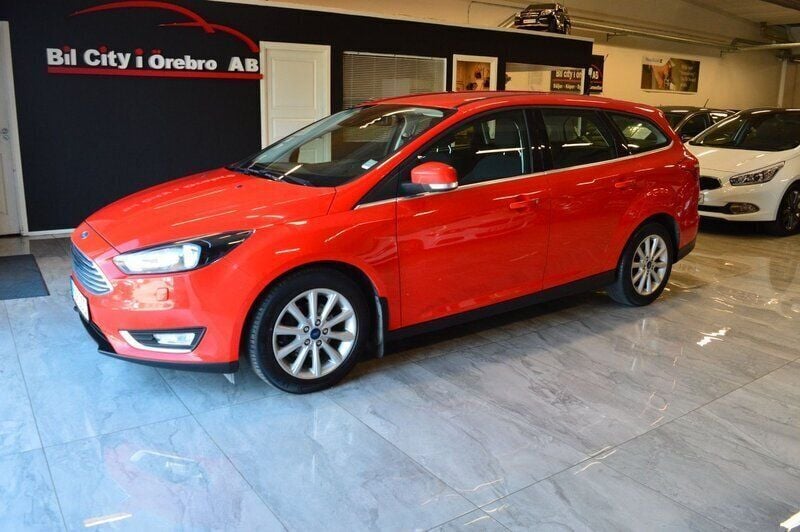 Röd Begagnad 2015 Ford Focus Titanium Kombi | 89 900 kr (Marknadspris) - Bild 1/4