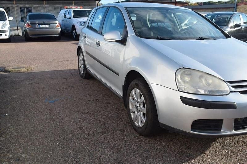 Begagnad VW Golf IV 102 HK (75 kW) 2006 Silver Halvkombi