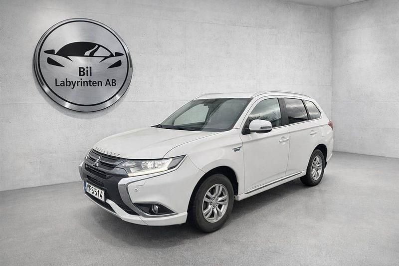 Begagnad Mitsubishi Outlander 203 HK (149 kW) 2016 Vit SUV