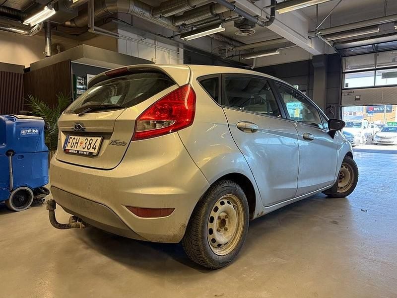 Begagnad Ford Fiesta 90 HK (66 kW) 2009 Grå Halvkombi