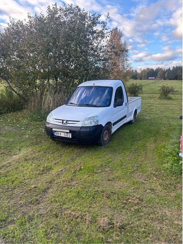 Vit Begagnad 2006 Peugeot Partner Minibuss | 5 000 kr (Superpris) - Bild 1/2