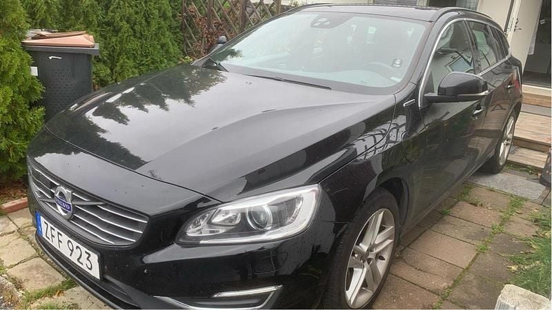 Svart Begagnad 2018 Volvo V60 Momentum Kombi | 215 900 kr (Bra pris) - Bild 1/4