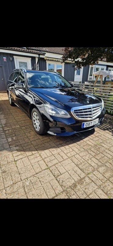 Svart Begagnad 2016 Mercedes E220 Kombi | 99 000 kr - Bild 1/4