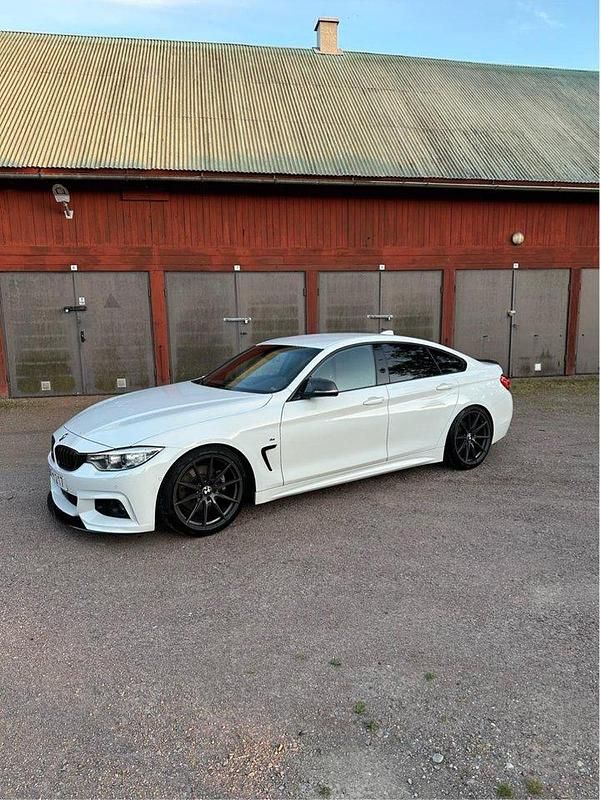 Vit Begagnad 2015 BMW 428 Gran Coupé M Sport Sportkupé | 190 000 kr (Marknadspris) - Bild 1/4