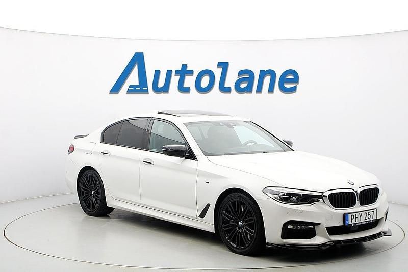 Vit Begagnad 2017 BMW 540 M Sport Sedan | 349 900 kr (Marknadspris) - Bild 1/3