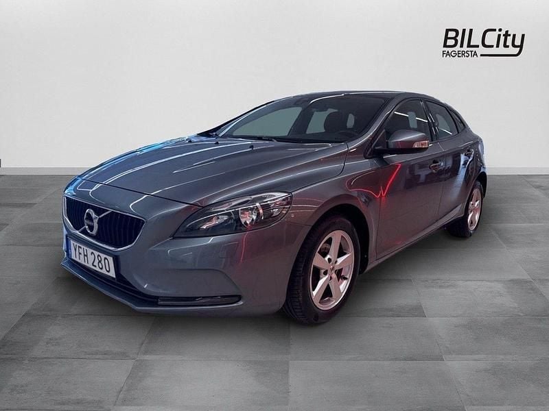 Grå Begagnad 2016 Volvo V40 Business Edition Kombi | 149 900 kr (Marknadspris) - Bild 1/4