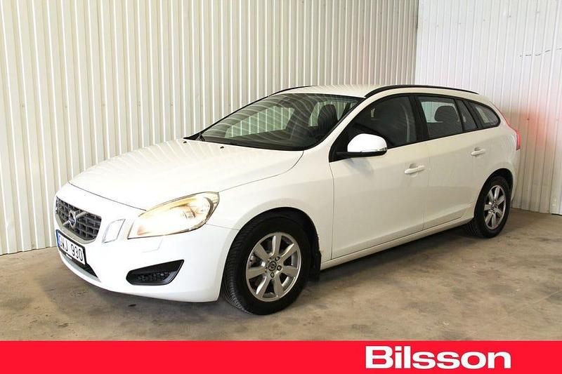 Vit Begagnad 2011 Volvo V60 Kinetic Kombi | 75 000 kr (Marknadspris) - Bild 1/4