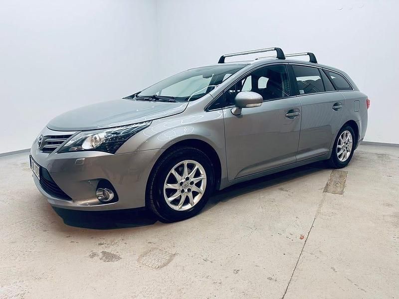 Grå Begagnad 2012 Toyota Avensis Business Edition Kombi | 109 900 kr (Marknadspris) - Bild 1/4