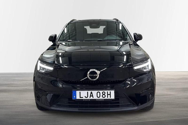 Begagnad Volvo XC40 Core 175 kW (238 HK) 2023 Svart SUV