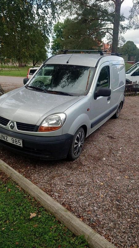 Grå Begagnad 2004 Renault Kangoo Minibuss | 1 000 000 kr - Bild 1/4