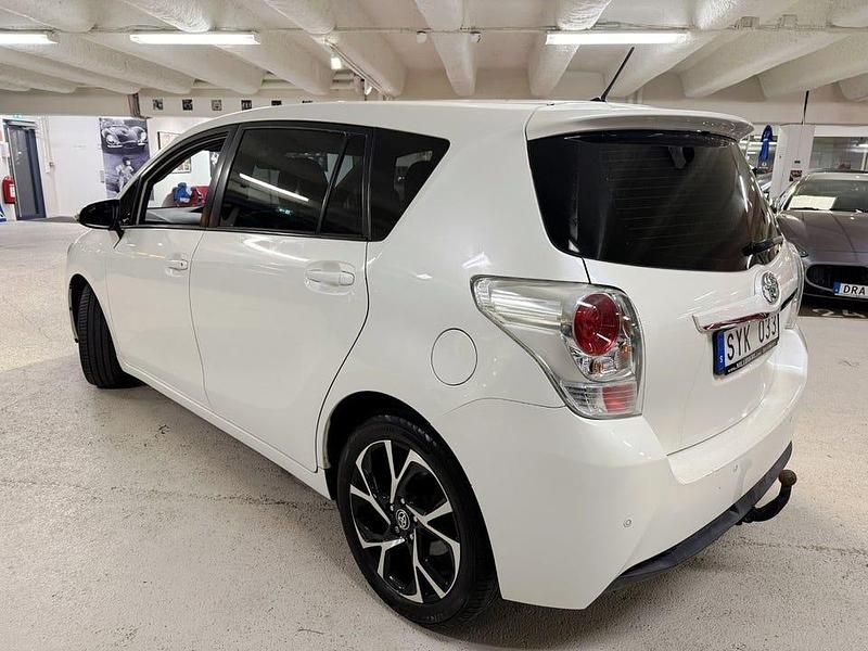 Begagnad Toyota Verso 150 HK (110 kW) 2013 Vit Minibuss