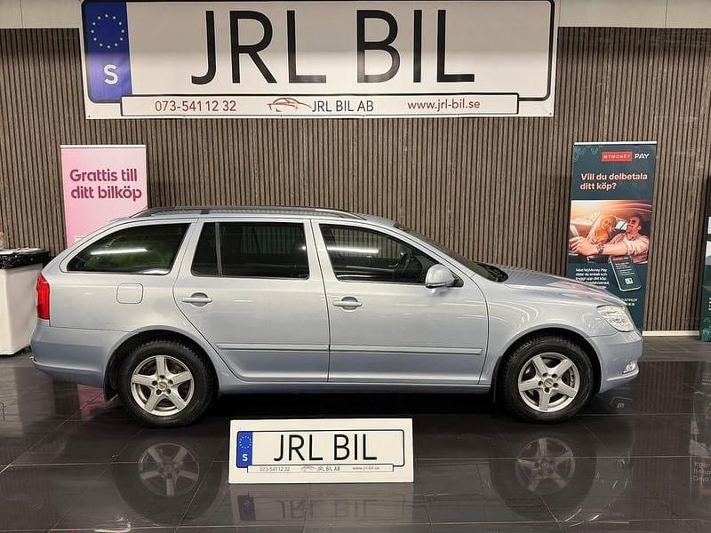 Blå Begagnad 2010 Skoda Octavia Elegance Kombi | 34 900 kr (Marknadspris) - Bild 1/4