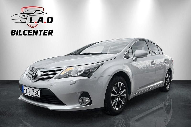 Silver Begagnad 2012 Toyota Avensis Business Edition Sedan | 106 800 kr (Marknadspris) - Bild 1/4