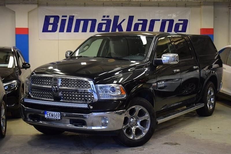 Svart Begagnad 2018 RAM 1500 Pickup | 269 000 kr (Marknadspris) - Bild 1/4