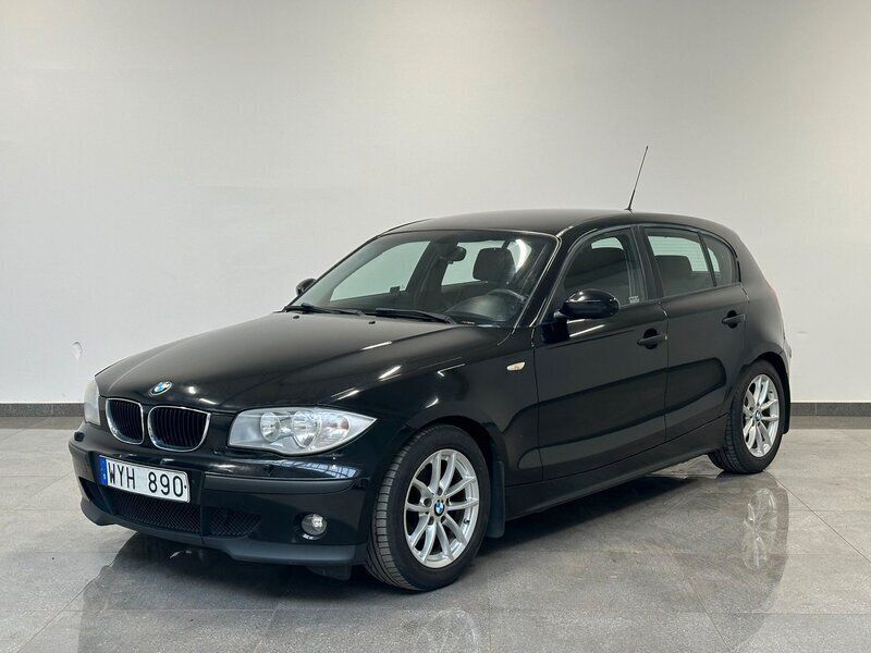 Svart Begagnad 2005 BMW 116 Advantage Halvkombi | 42 900 kr (Lite dyr) - Bild 1/4