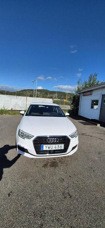 Vit Begagnad 2019 Audi A3 Sportback Proline Halvkombi | 165 000 kr (Marknadspris) - Bild 1/4