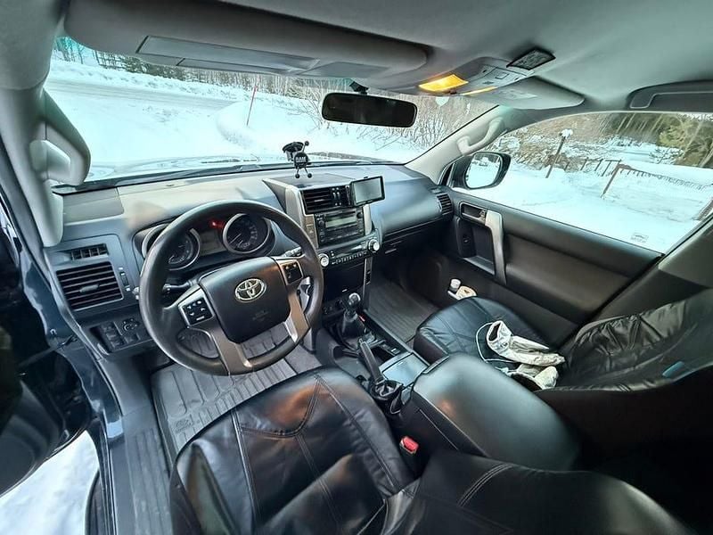 Begagnad Toyota Land Cruiser 190 HK (139 kW) 2013 Sedan